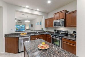 Fridge, microwave, oven, stovetop - TVs All BRs, Htd POOL, Fire Pit, Paradise for Hikers/Bikers/Golfers (Phoenix)