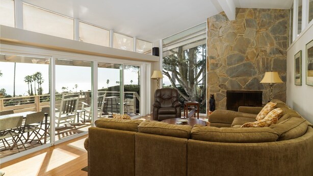 Living area - Spectacular Ocean View! (Rancho Palos Verdes)