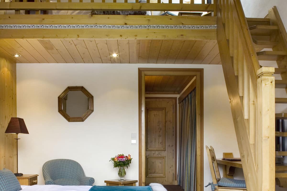 superior triple room | in-room safe, desk, free wifi, bed sheets