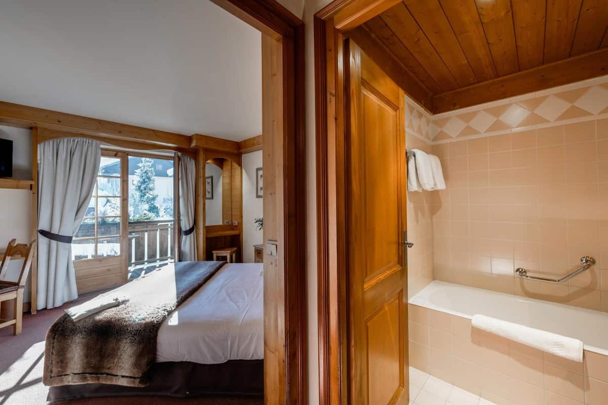 in-room safe, desk, free wifi, bed sheets