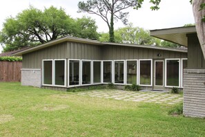 Exterior - Beautiful Home Close Galleria and Medical Center (Houston)