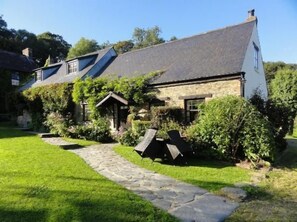 Exterior - Tansy Cottage - a luxurious and spacious two bedroom cottage with fabulous shared leisure facilities (Boncath)