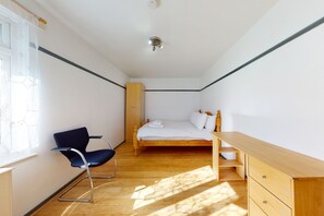 4 quartos, ferros/tábuas de passar roupa, Wi-Fi, roupa de cama