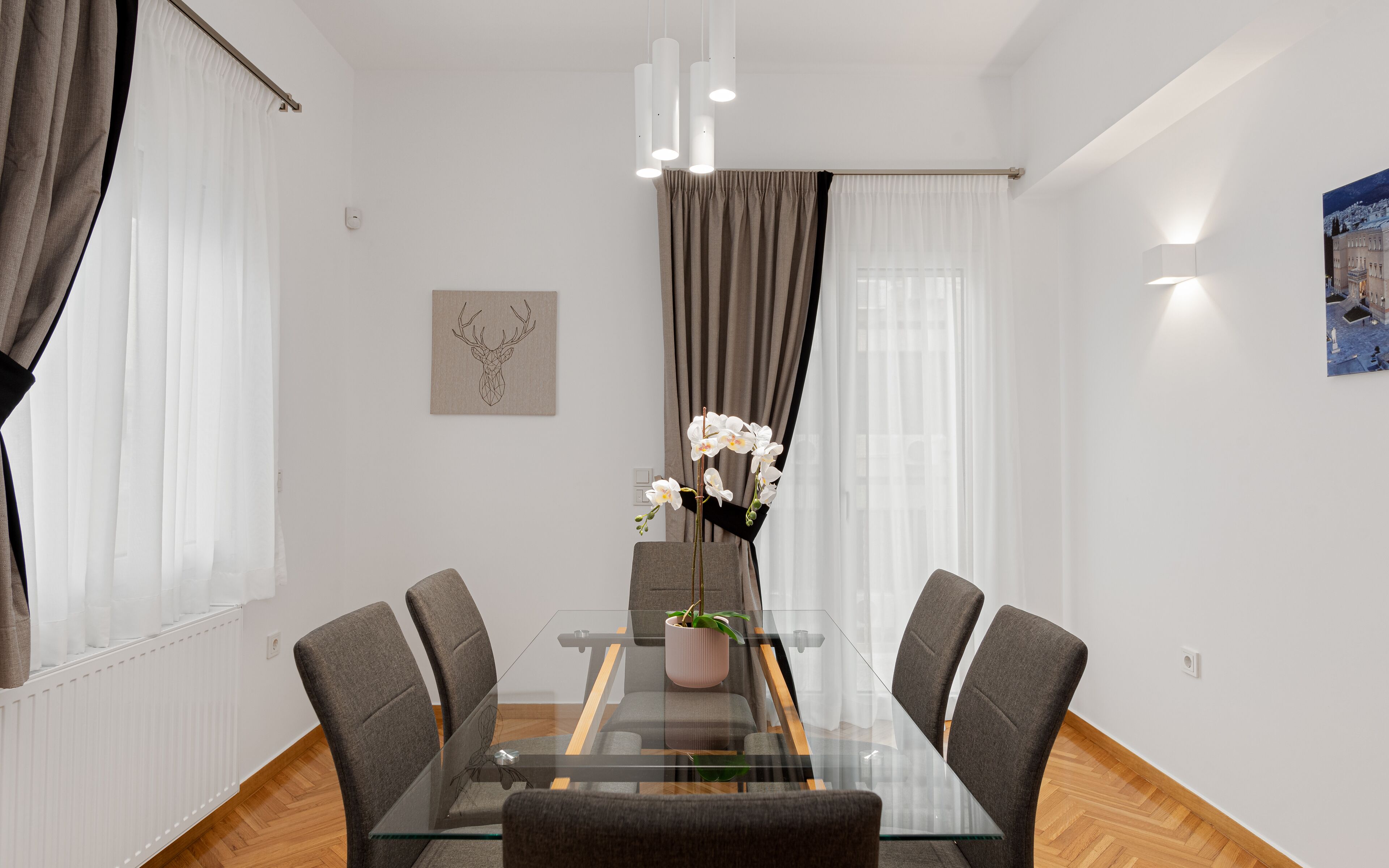 Luxury Apartment, 3 Bedrooms | In-room dining