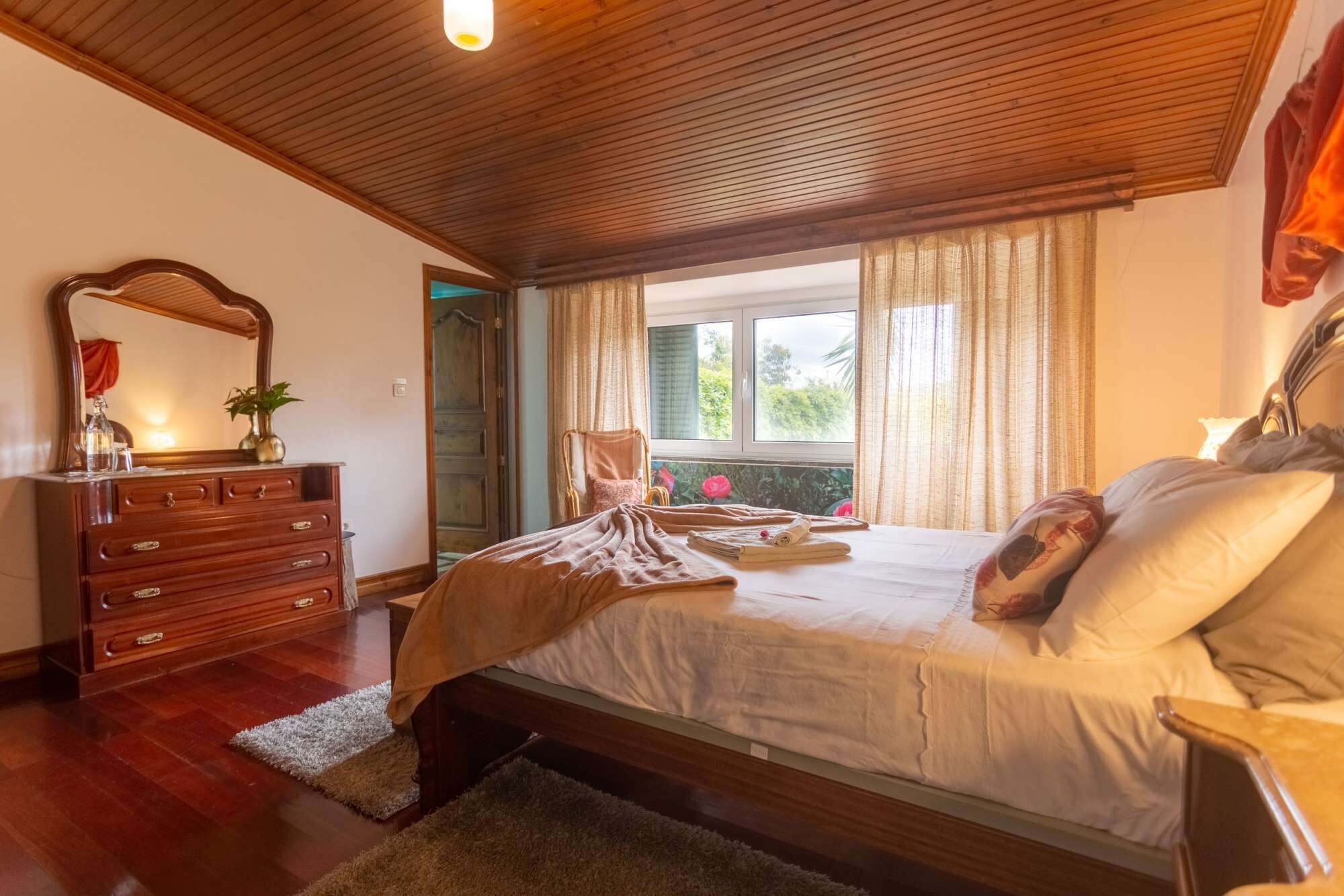 1 bedroom, memory-foam beds, WiFi, bed sheets