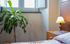 1 habitación, escritorio, wifi y ropa de cama 