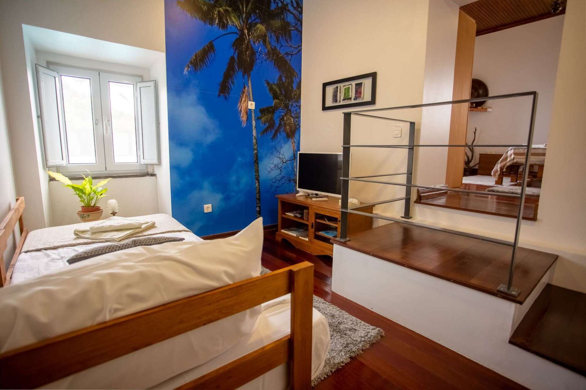 1 bedroom, desk, WiFi, bed sheets