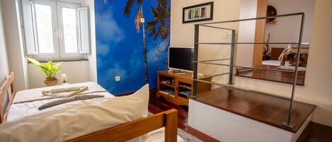 1 bedroom, desk, WiFi, bed sheets