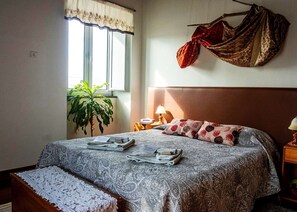 1 habitación, escritorio, wifi y ropa de cama 