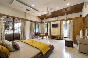 3 BHK Villa | Desk, laptop workspace, soundproofing, iron/ironing board - Geeta Bhawan (Karjat)