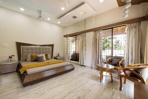3 BHK Villa | Desk, laptop workspace, soundproofing, iron/ironing board - Geeta Bhawan (Karjat)