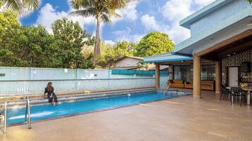 Outdoor pool, sun loungers
