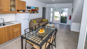 Dining - Spacious Apartment with Terrace & Shared Pool near Beach in Funtana (Funtana)