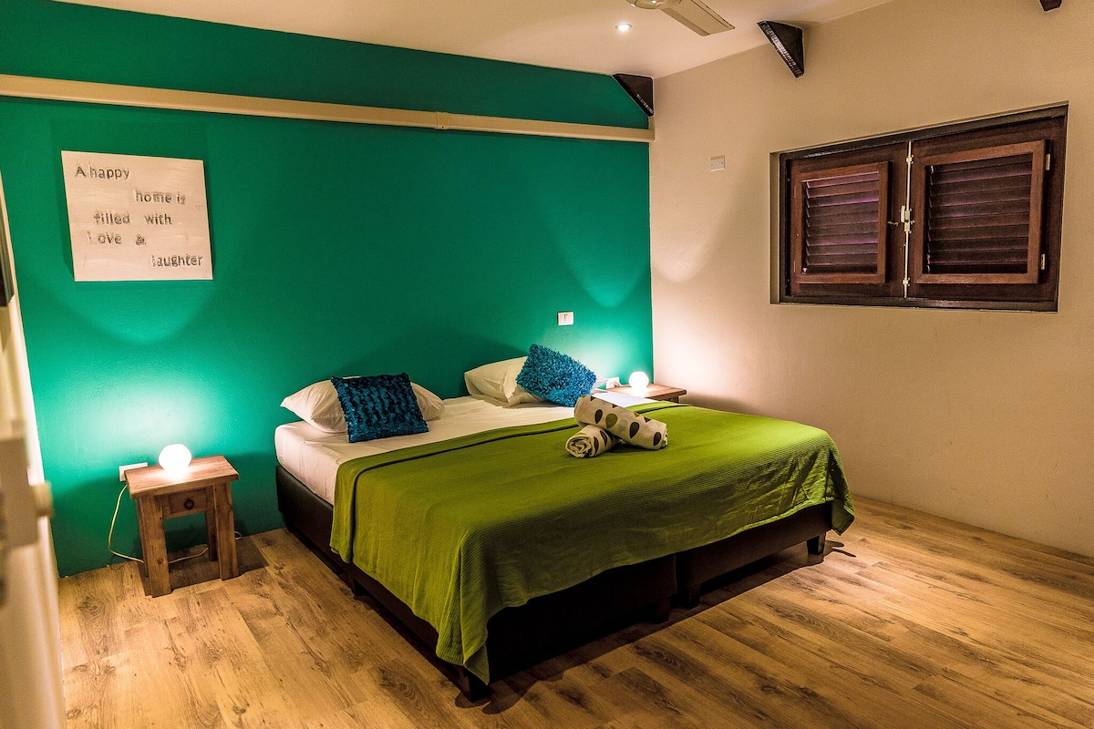 Családi szoba, 2 hálószobával | 3 hálószoba, prémium ágynemű, Select Comfort-matrac és minibár