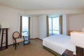 3 chambres, bureau, draps fournis