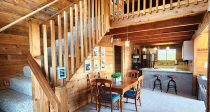 Charming Oceanfront Cottage; Stunning Ocean Views, Hot Tub & Nearby Beach Access