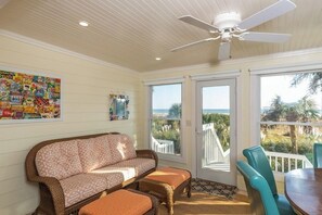 TV, tavolo da ping pong, stampante