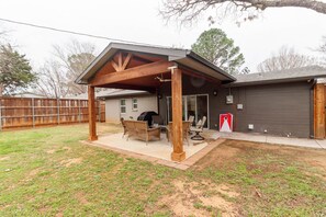 Terrace/patio - Walk to World Cup Games 5 out of 5 Stars!! (Arlington)