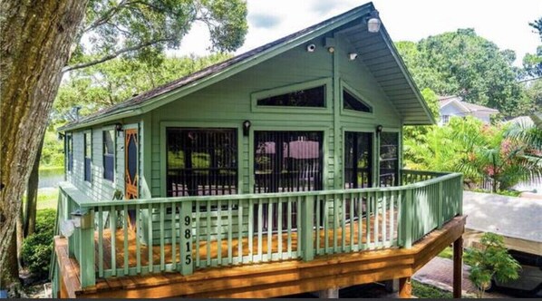 Street view - THE LAKE HOUSE (Tampa)
