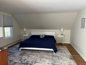 3 soverom, strykejern/-brett, internettilgang og sengetøy