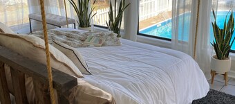 Muletown’s Modern Comfy Cottage w/ inground pool, hot tub, pool table & fire pit