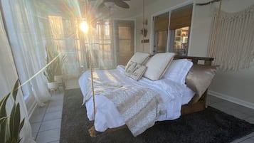 4 bedrooms, WiFi, bed sheets