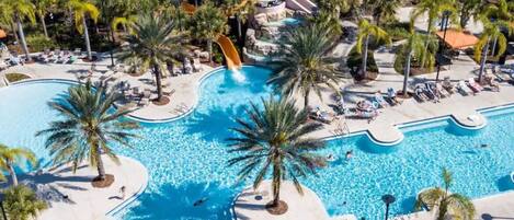 Piscina a l'aire lliure i piscina climatitzada