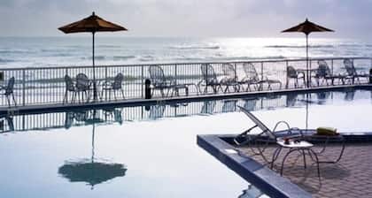 Ocean Front Two Bedroom Condo, Daytona Beach 2128636