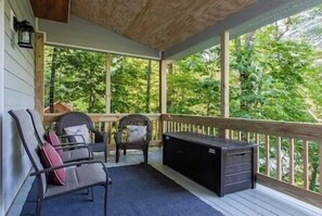 Property grounds - Beautiful Mountain Lakefront Home Lake Nantahala, North Carolina, USA (Topton)