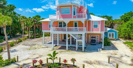 ON THE WATER! 5 Star Property, secluded beach and stunning sunsets ...