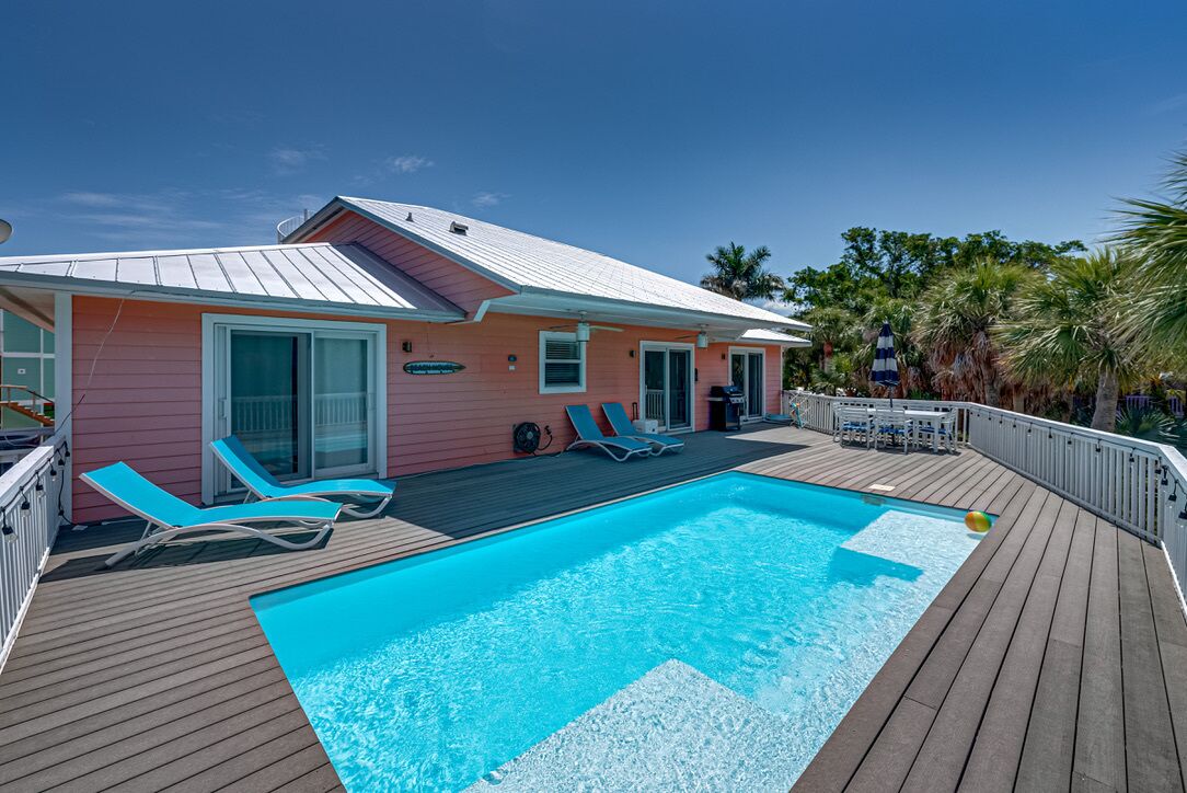 Alberca al aire libre y alberca climatizada