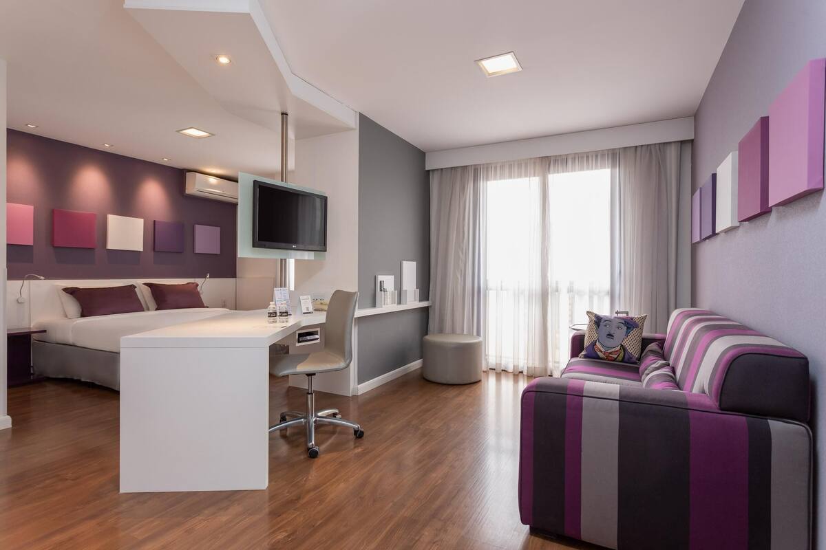 1 quarto, roupas de cama antialérgicas, frigobar, cofres nos quartos