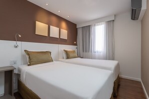 Allergikerbettwaren, Minibar, Zimmersafe, Schreibtisch