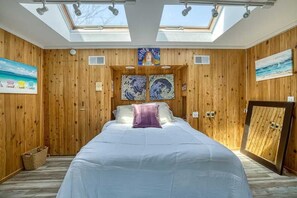 5 bedrooms, WiFi, bed sheets - Resort Style Beach House with Rooftop Cinema (Ocean Beach)