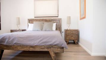 4 bedrooms, iron/ironing board, bed sheets