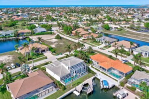 Casa, letti multipli (2017 built waterfront home with heate) | Esterni