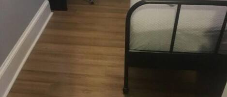 6 bedrooms, desk, iron/ironing board, WiFi