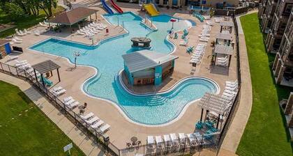 Lake view condo! Updated unit with 8 beds and 6 waterpark passes at Bridges Bay.