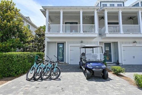 New 30A Townhome - Six-Seater Golf Cart, 4 Beach Cruisers, Pool