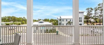 New 30A Townhome - Six-Seater Golf Cart, 4 Beach Cruisers, Pool