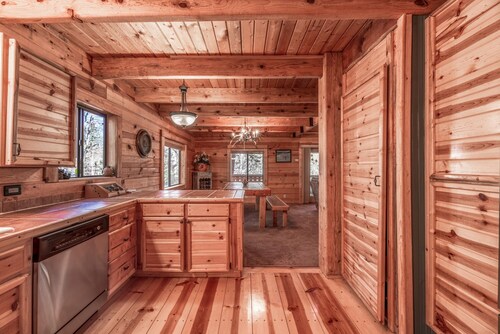 Bear Paw Cabin near Lincoln National Forest 2,400 sq. ft.