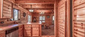Bear Paw Cabin near Lincoln National Forest 2,400 sq. ft.