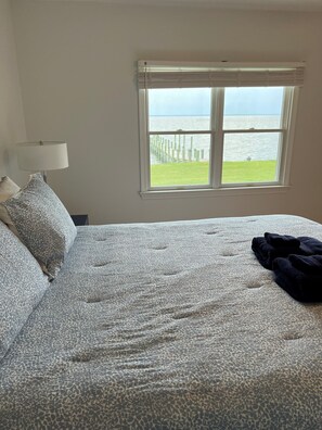 4 chambres, bureau, Wi-Fi, literie fournie