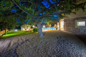 Property grounds - Villa Cedar with large swimming pool and summer kitchen (Gostinjac (Krk))