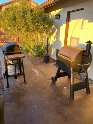 Terrace/patio - Pool Home with Views that go on forever!  Have YOUR OWN PRIVATE OASIS!! (Bullhead City)