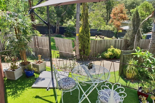 Back Deck overlooking the garden.
Enjoy the mountains from the balcony!