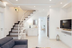 Flat-screen TV, fireplace