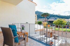 Property grounds - MyExclusiveItaly - Spacious Villa with 4 rooms, pool, solarium&garden (Sant'Agnello)