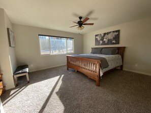 3 bedrooms, iron/ironing board, free WiFi, bed sheets - New AC Installed:  3 bedroom home with golf course view , Dogs OK (Plumas Eureka)