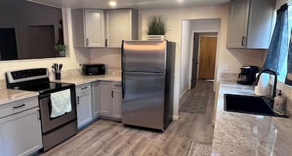 New AC Installed: 3 bedroom home with golf course view , Dogs OK